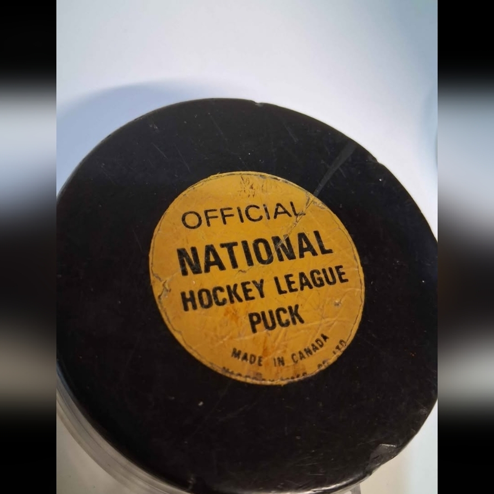 Vintage Viceroy National Hockey League Puck Display on Gold Stand - Picture 2 of 4